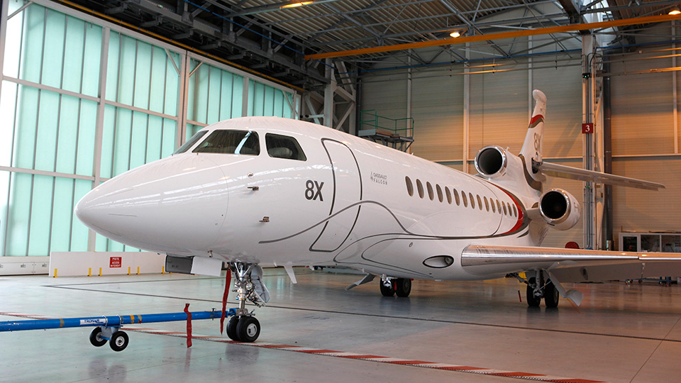 ダッソー、新型ビジネスジェット「ファルコン8X」をロールアウト FlyTeam ニュース