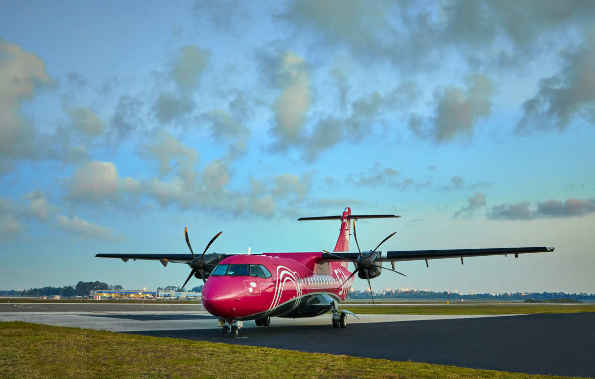 デルタ航空 SAS ATR-72 1/200 ヘルパ デルタ航空 SAS ATR-72 1/200 ヘルパ - メルカリ