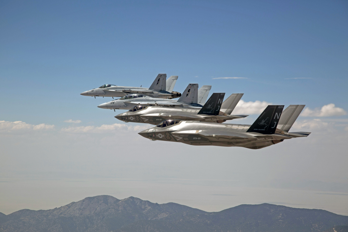 F-35C搭載する空母カール・ヴィンソン、横須賀出港へ | FlyTeam