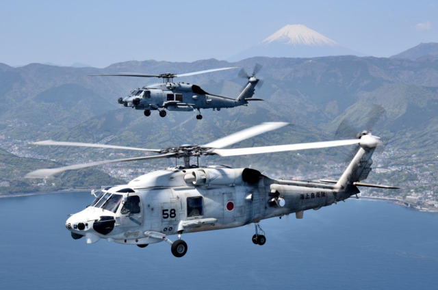 海自SH-60Kと米海軍MH-60R、相模湾で共同訓練 | FlyTeam ニュース