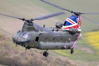 イギリス空軍チヌーク、40周年記念でユニオンジャック塗装に