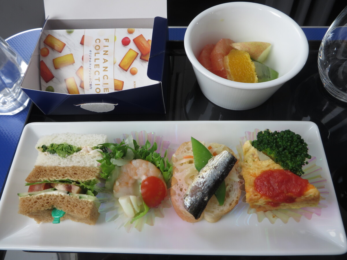 上級クラスの国内線機内食、実際どう？JAL、ANAの場合 | FlyTeam ニュース