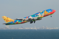 ニュース画像 6枚目：「お花ジャンボ」特別塗装機、747-400「JA8956」 (speedbirdさん撮影)