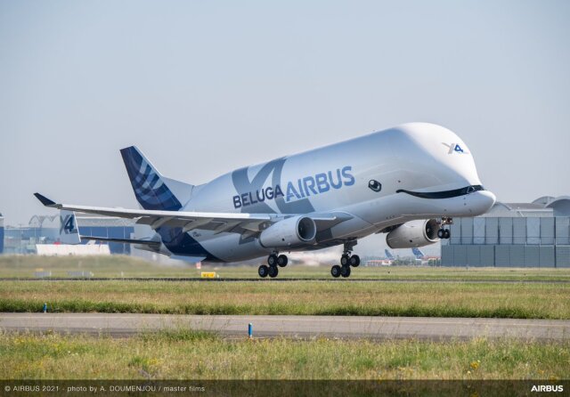 エアバスの大型貨物輸送機ベルーガXL、3機が運航開始 機種更新は
