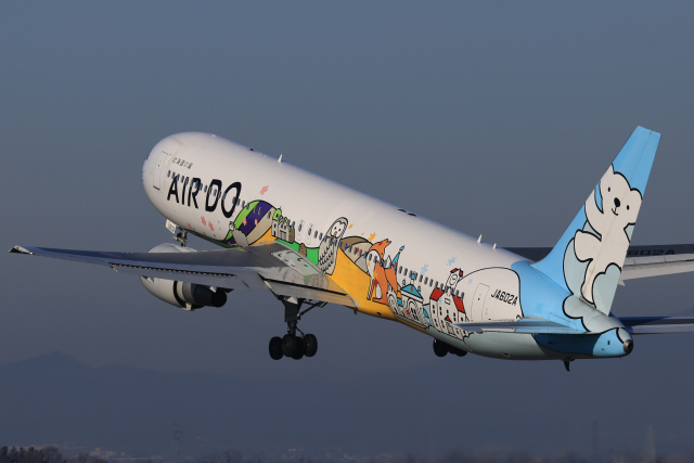 新品 エアドゥ AIR DO ベアドゥ号 10周年特別塗装機 B737-500 Amazon.co.jp: AIR DO 10周年特別機体色 ベアドゥ Boeing 737