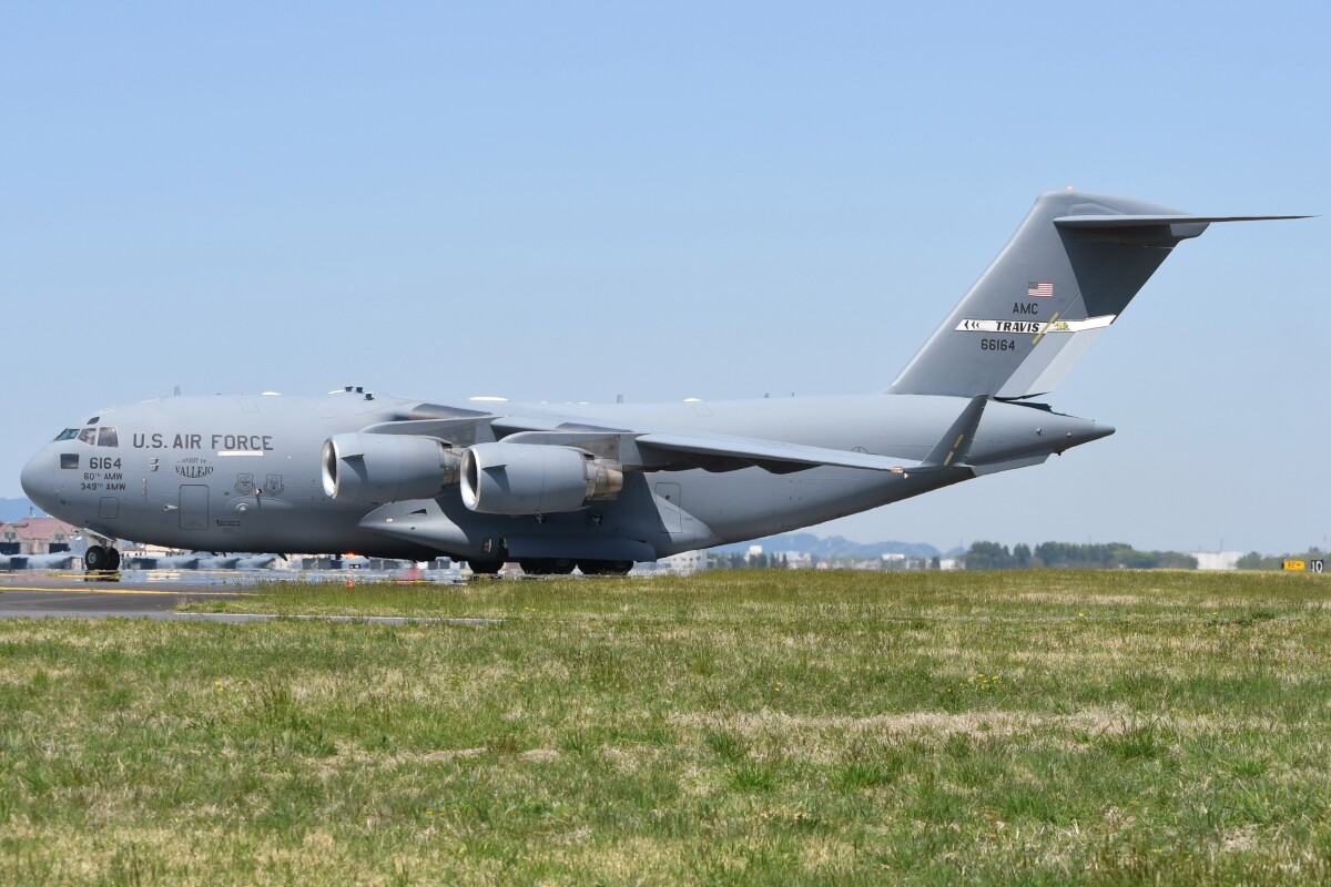 日本政府のウクライナ支援物資、アメリカ空軍C-17グローブマスターが
