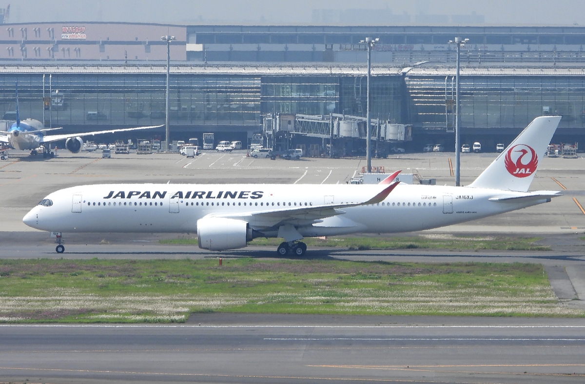 ニュース画像 1枚目：羽田に到着したエアバスA350「JA16XJ」 (チャレンジャーさん 2022年4月25日撮影)