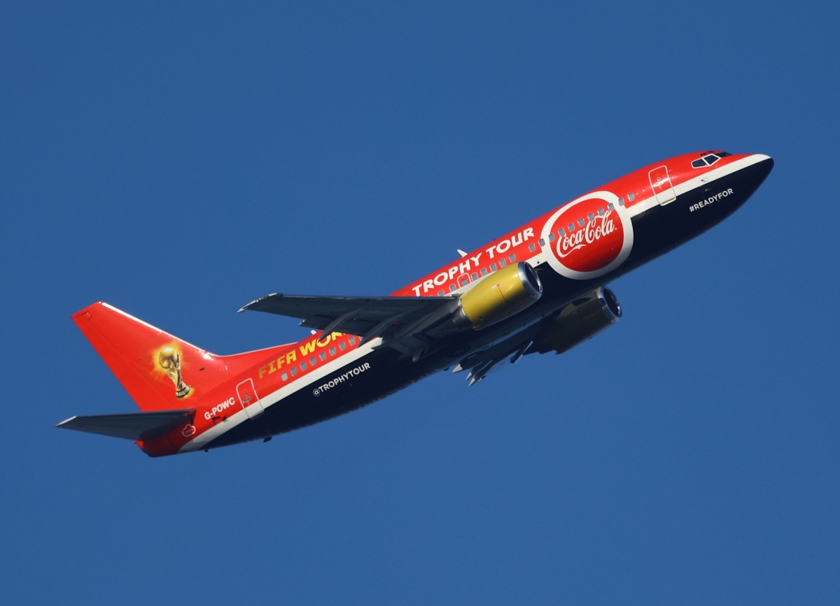 W杯の優勝トロフィー、A320特別塗装機で羽田飛来 | FlyTeam ニュース