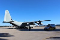 ニュース画像：イタリア空軍のC-130J、赤ちゃんを救急車ごと緊急搬送