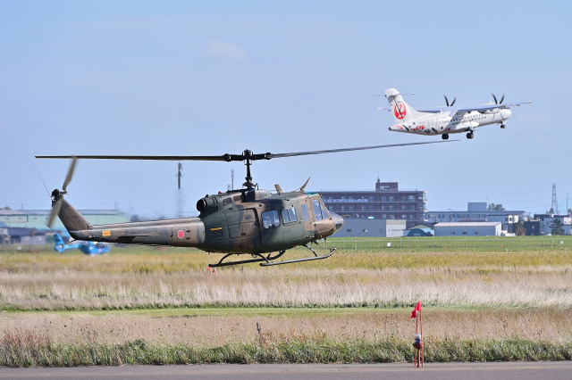 トミーテック　技MIX UH-1H 丘珠駐屯地　那覇駐屯地　セット トミーテック 技MIX UH-1H 丘珠駐屯地 那覇駐屯地 セット 【公式通販】
