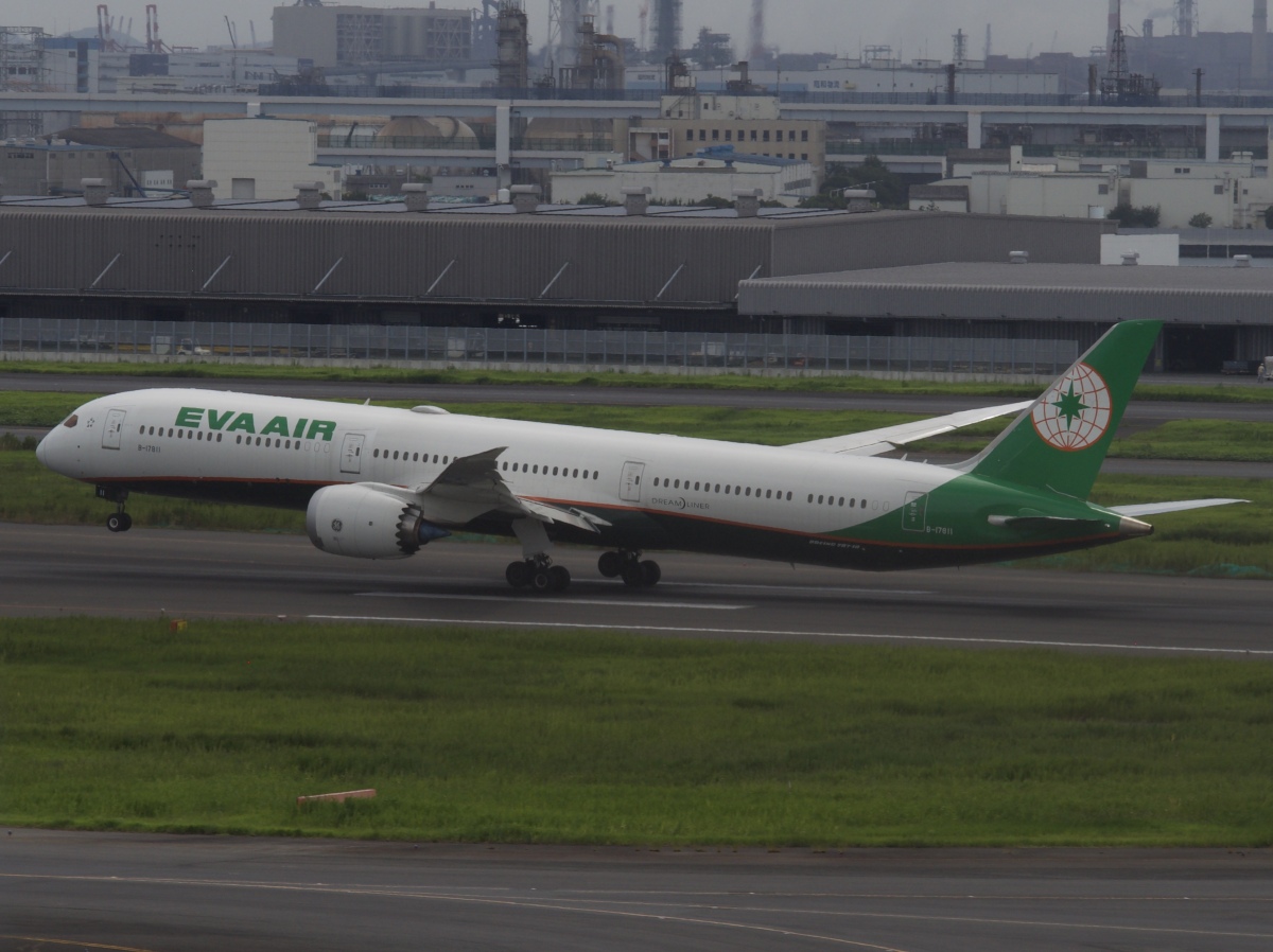 ニュース画像 4枚目：羽田空港 2023年8月23日撮影 B-17811 ボーイング787-10 エバー航空