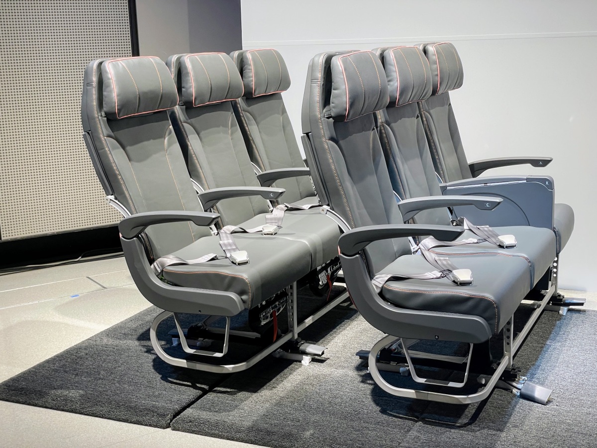 AirJapan 787-8初号機、シートピッチ広くなって成田に到着 | FlyTeam