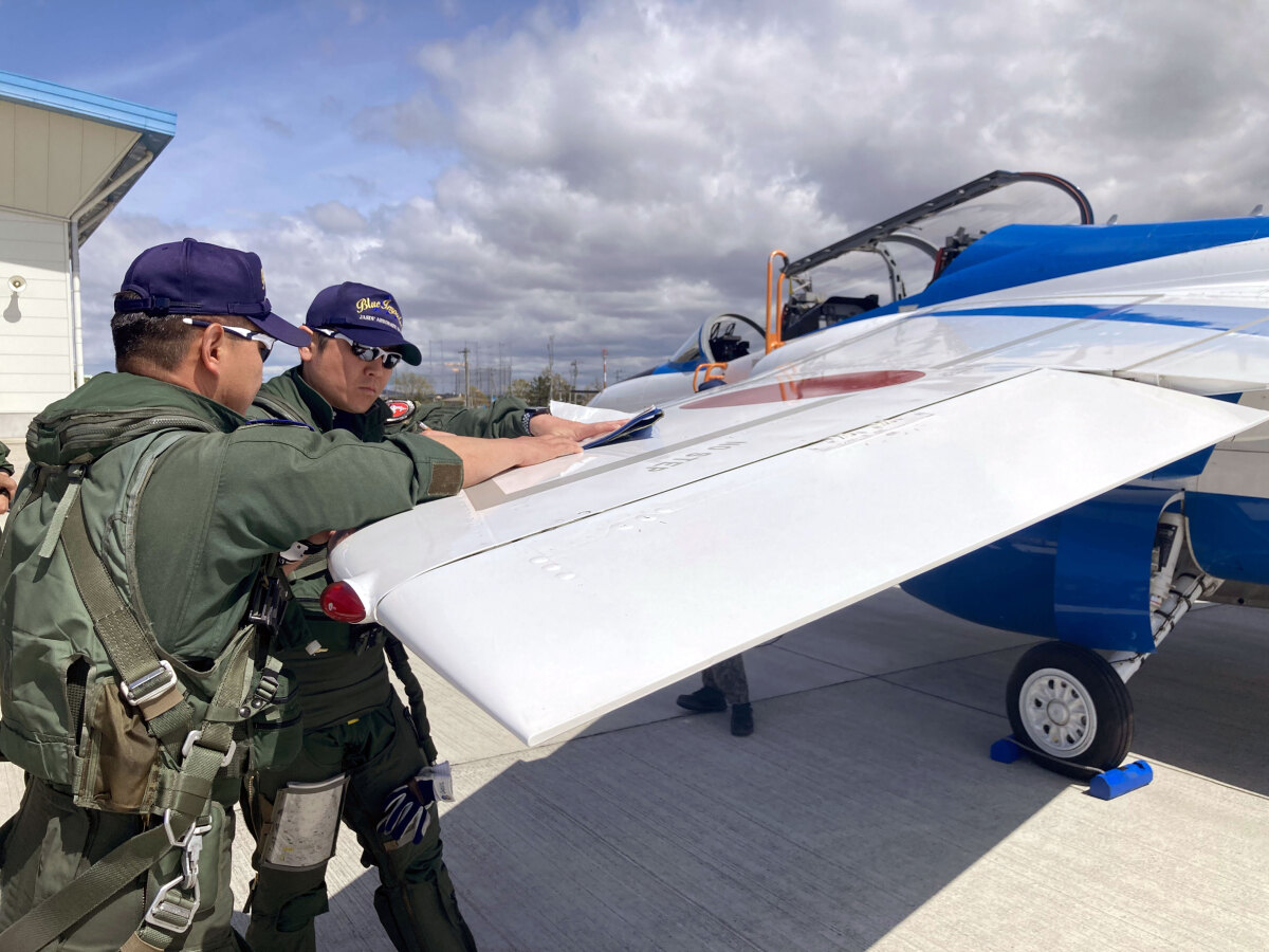 ブルーインパルス“司令塔”1番機パイロットの使命、基地上空訓練で