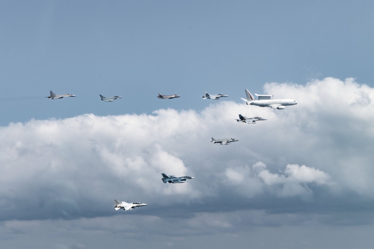 爆誕”夢の大編隊！F-35、F-2、Su-30フランカーまで5か国オール異