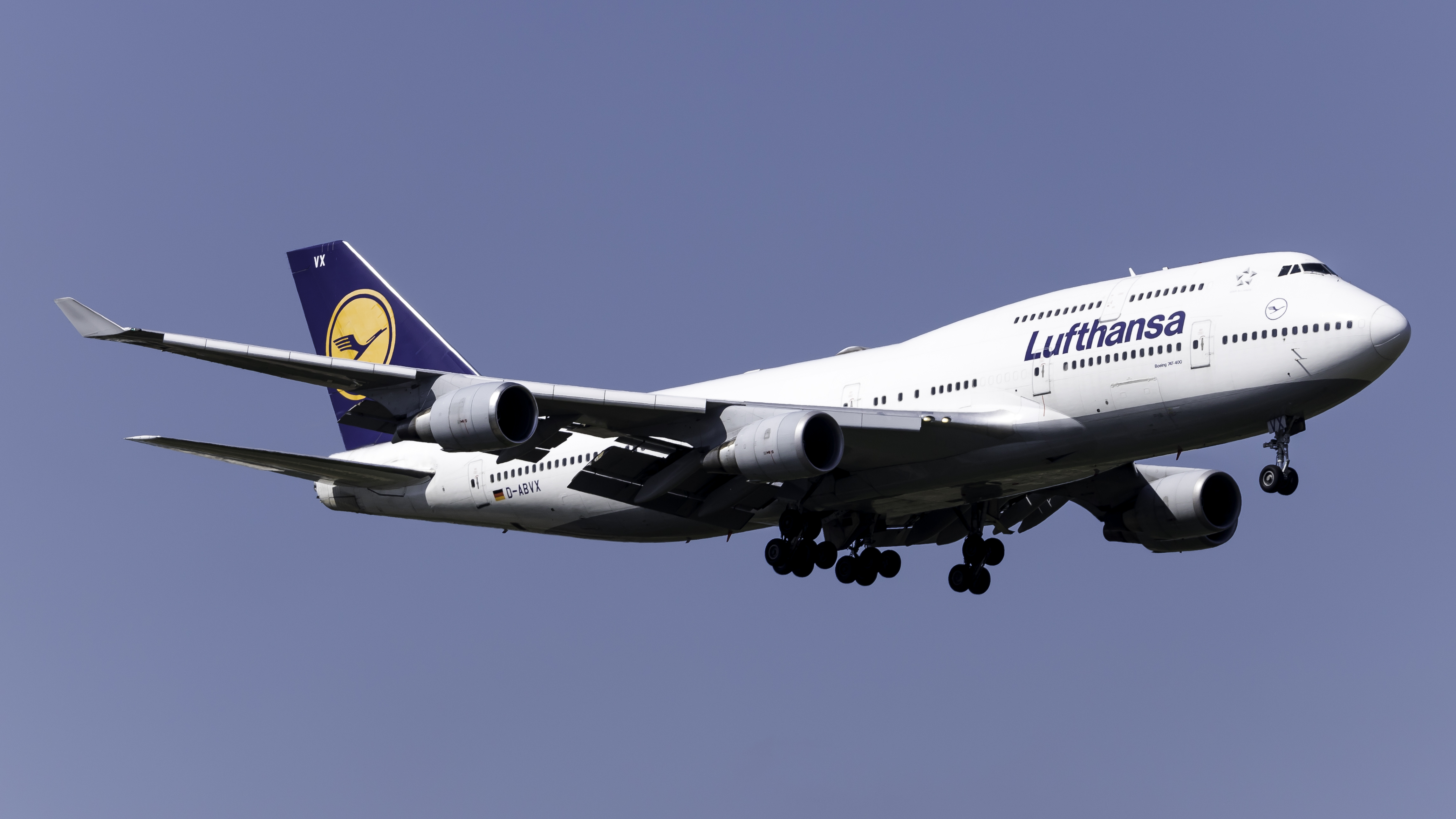 B747-400 ルフトハンザジャンボ機　ファンハンザ特別塗装機 ルフトハンザドイツ航空、W杯イヤー恒例の「ファンハンザ」の