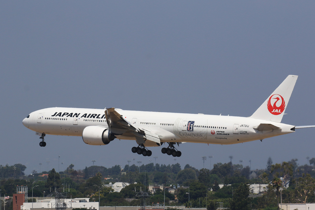 最終値下げ 日本航空Boeing777-300ER hqdefault.jpg