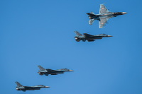 ニュース画像 8枚目：茨城空港 2023年12月17日撮影 13-8520 三菱 F-2A 航空自衛隊