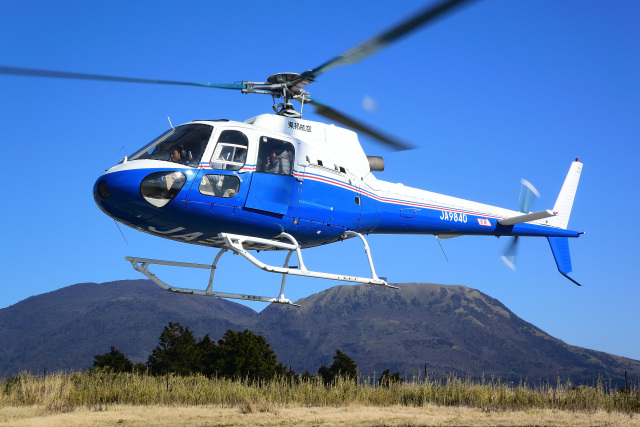 大晦日から芦ノ湖上空へ！ 東邦航空、年末年始の「箱根遊覧」開催 ヘリ