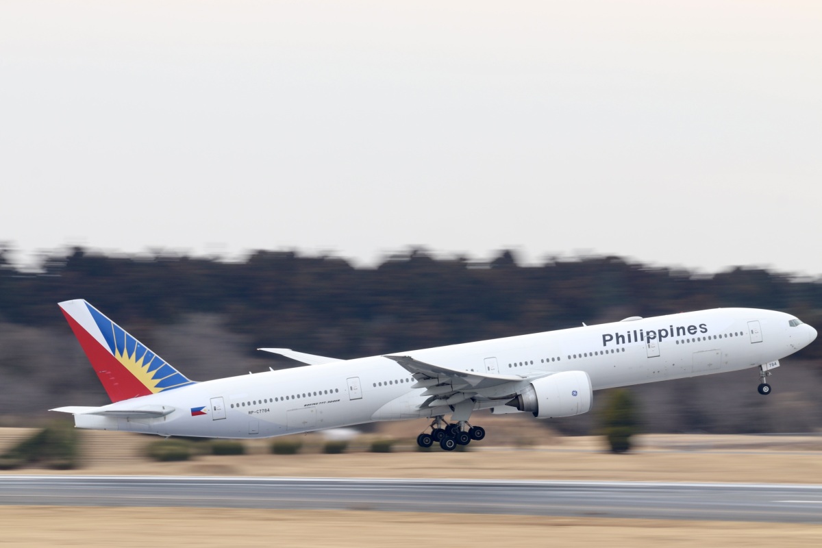 注目された飛来機情報】いつものフィリピンに違和感が！？4発