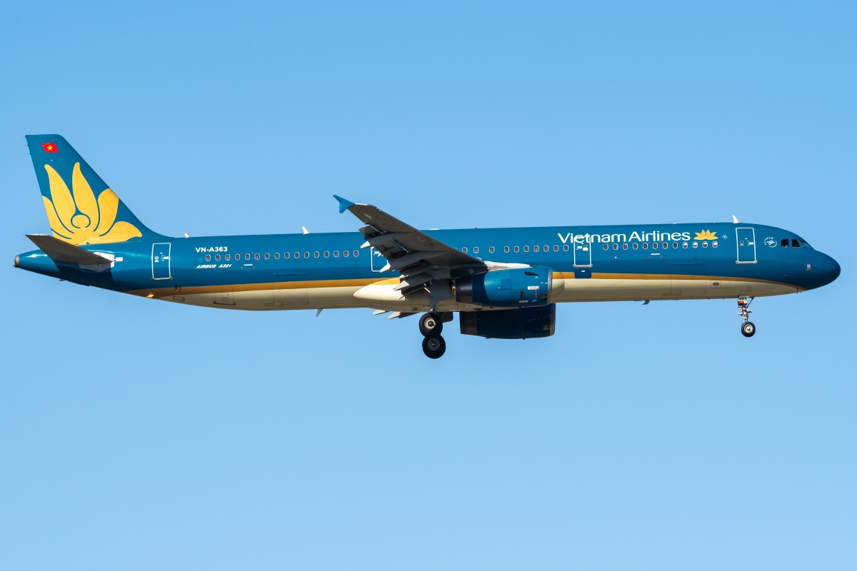 ベトナム航空 A321 タグ キーホルダー 金/白ツートン Planetags