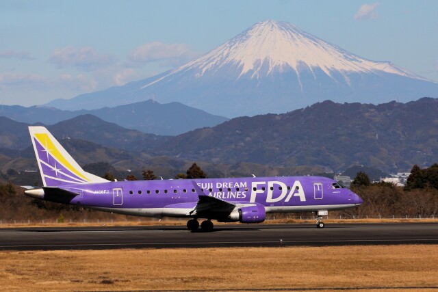 【お買得】アラスカ航空 レトロ塗装 エンブラエル ERJ-175　ジェミニ 2025年最新】エンブラエル175の人気アイテム - メルカリ