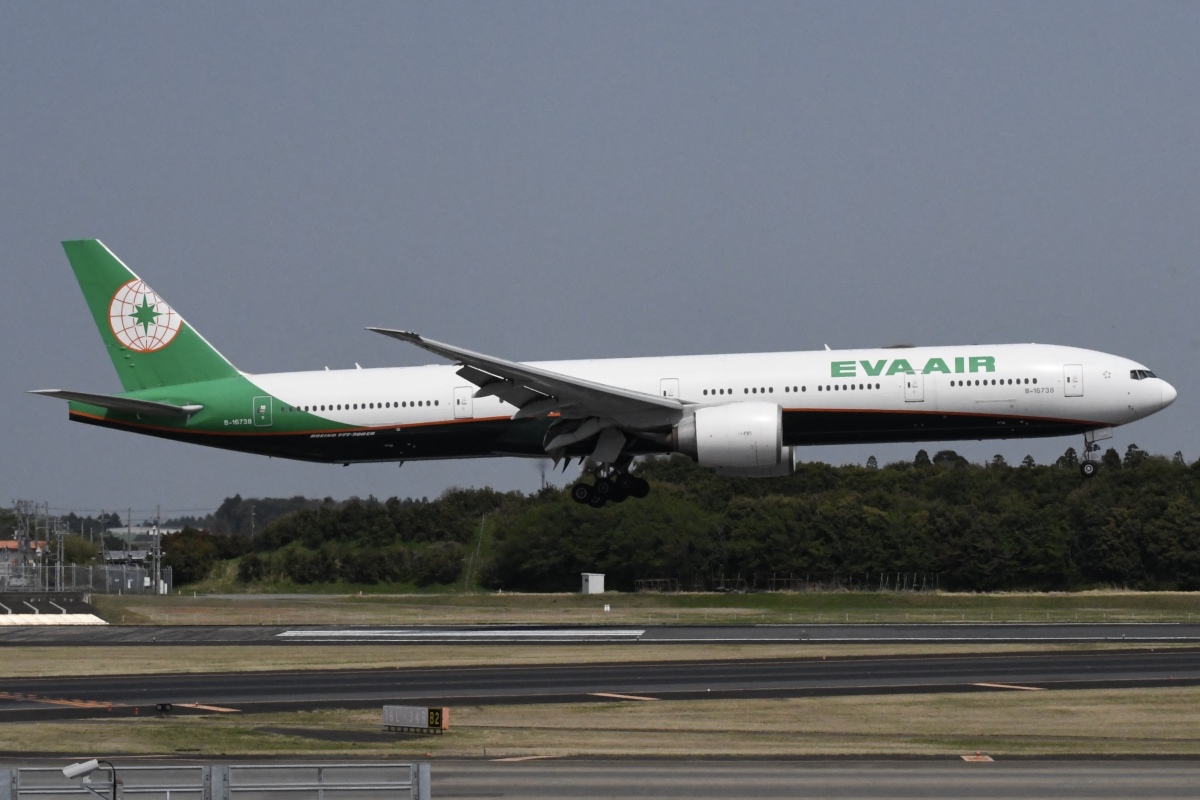 エバー航空 B787-10 スターアライアンス塗装 エバー航空 ボーイング787-10初のスターアライアンス塗装機を