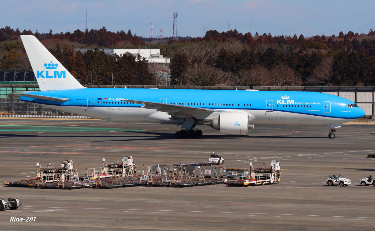 レア‼️KLMオランダ航空　B777-300ER オレンジ・プライド特別塗装機 お取り寄せ商品】1/200 777-300ER KLMオランダ航空「オレ