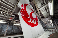 【退役整備レポート：後編】JAL777-300ER初号機、ハンガー内部で行われる作業を大公開の画像