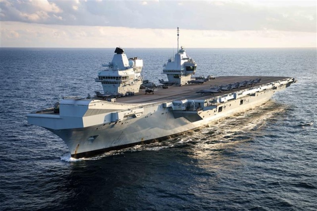 イギリス海軍プリンス・オブ・ウェールズ乗組員直筆サイン&生写真セット w640.jpg