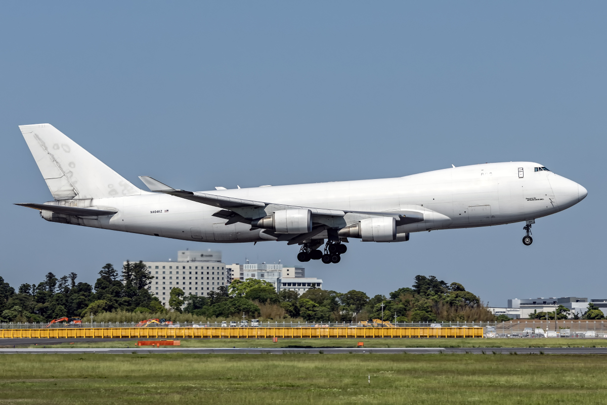 ニュース画像：成田国際空港 2022年5月4日撮影 N404KZ