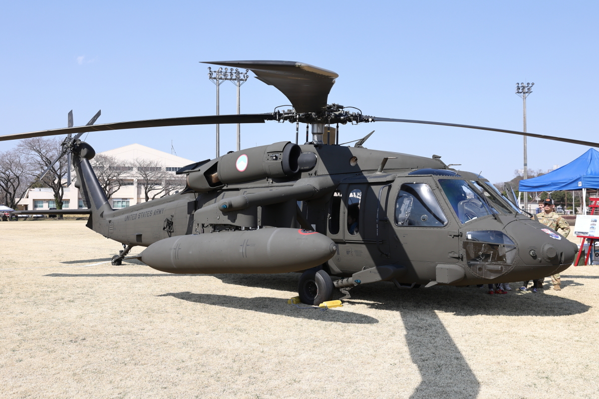 完全自律飛行型 「無人ブラックホーク」発表！ まさかの“顔面開閉式”に