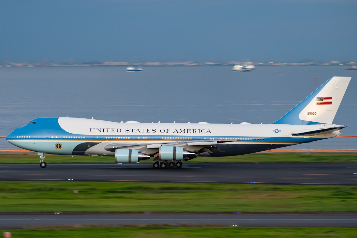 エアフォース・ワン、羽田へ現る！ トランプ大統領来日で飛来 マリーン