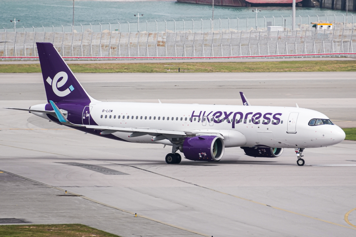 ニュース画像：香港国際空港 2025年10月24日撮影 B-LCM エアバスA320