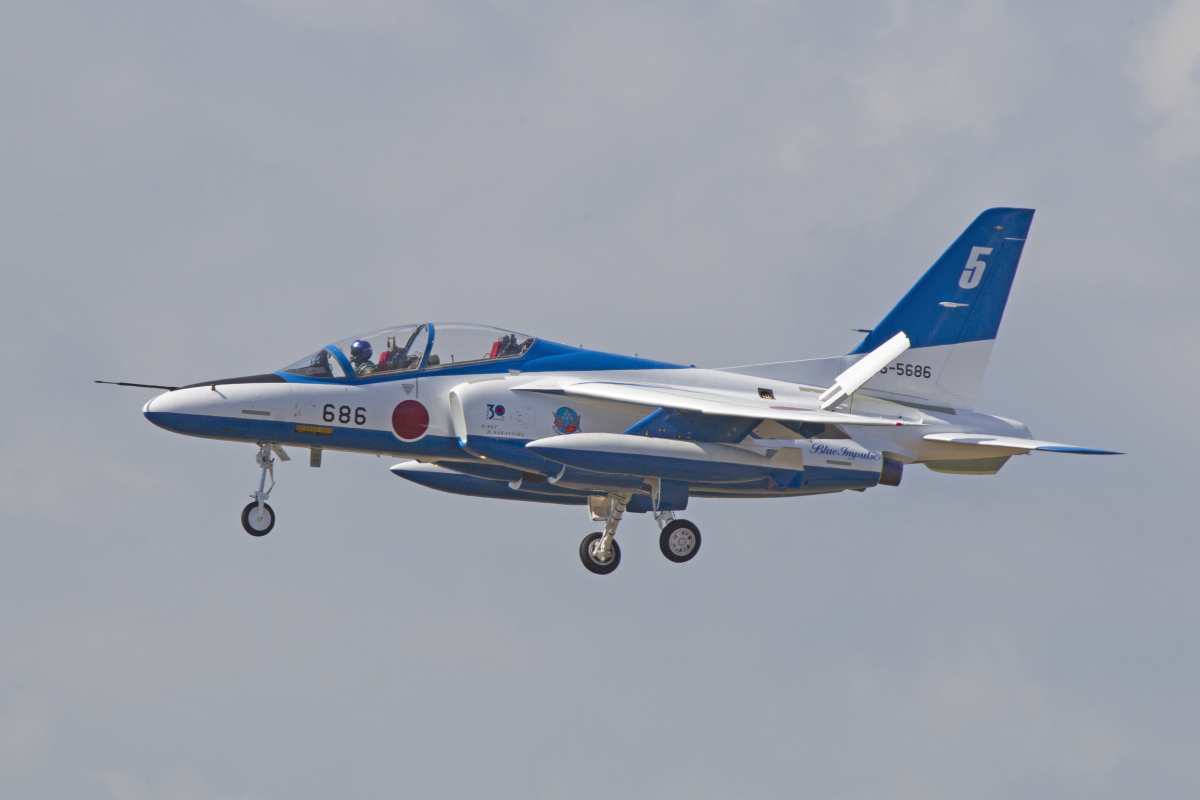 ブルー・インパルス ブルー 5番機の最終試験に初密着&ホワイトアローズのアクロバット飛行