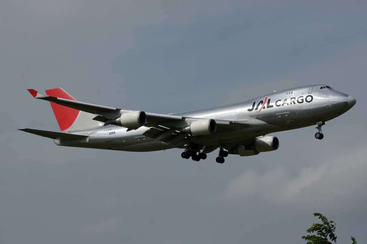 JAL、ミッキーマウスのスクリーンデビュー90周年で特別塗装機