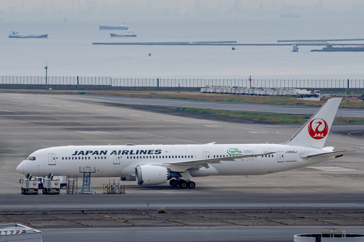 JAL、ワンワールド塗装の777-300ER「JA732J」が退役整備を開始