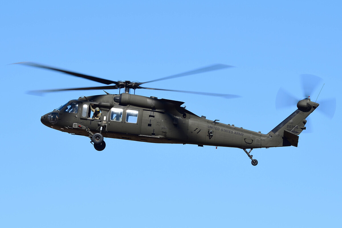 横田基地の第374空輸航空団、新司令官を迎える | FlyTeam ニュース