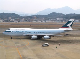 遠森一郎さんが、福岡空港で撮影したキャセイパシフィック航空 747-467の航空フォト（飛行機 写真・画像）