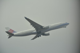 awayan-Sky-RJFM/KMIさんが、福岡空港で撮影したチャイナエアライン A330-302の航空フォト（飛行機 写真・画像）