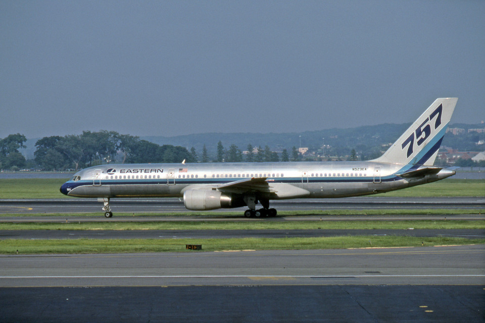 イースタン航空　B 757-200 イースタン航空 B 757-200 Boeing 757-200 Seat Maps, Specs