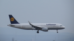 誘喜さんが、フランクフルト国際空港で撮影したルフトハンザドイツ航空 A320-214の航空フォト（飛行機 写真・画像）