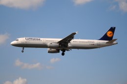 ぼんやりしまちゃんさんが、ロンドン・ヒースロー空港で撮影したルフトハンザドイツ航空 A321-231の航空フォト（飛行機 写真・画像）
