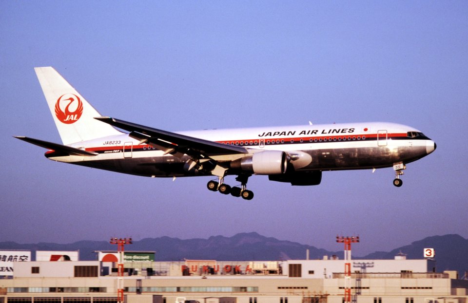 日本航空 Boeing 767-200 JA8233 福岡空港 航空フォト | by