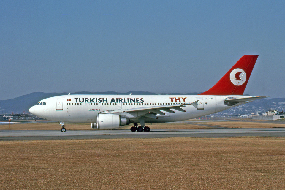 ターキッシュ・エアラインズ Airbus A310-300 TC-JDD 伊丹空港
