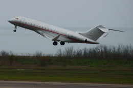 新潟空港 - Niigata Airport [KIJ/RJSN]で撮影されたビスタジェット - VistaJet [VJT]の航空機写真