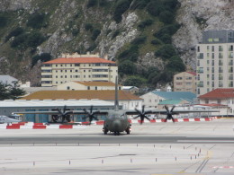 Speed Birdさんが、ジブラルタル空港で撮影したイギリス空軍 C-130Jの航空フォト（飛行機 写真・画像）