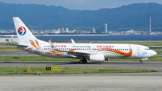 訳あり1:400 HYJL wings 中国東方航空　B737-800 雲南塗装 訳あり1:400 HYJL wings 中国東方航空 B737-800 雲南塗装 - メルカリ