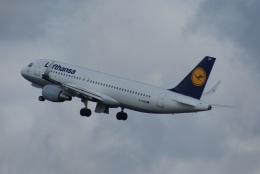 Luftwaffe さんが、ベルリン・テーゲル空港で撮影したルフトハンザドイツ航空 A320-214の航空フォト（飛行機 写真・画像）