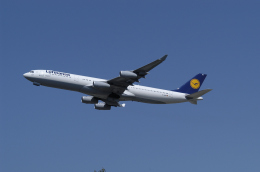 fukucyanさんが、成田国際空港で撮影したルフトハンザドイツ航空 A340-311の航空フォト（飛行機 写真・画像）