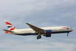 安芸あすかさんが、ロンドン・ヒースロー空港で撮影したブリティッシュ・エアウェイズ 777-236/ERの航空フォト（飛行機 写真・画像）